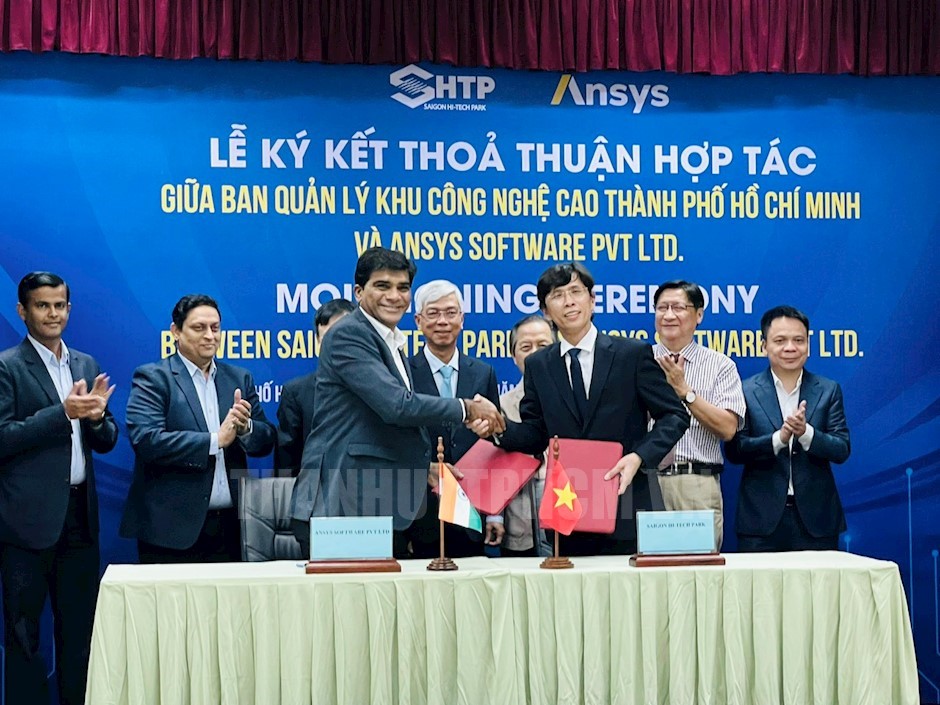 Lãnh đạo ANSYS và Ban quản lý Khu Công nghệ cao TPHCM tham quan Trung tâm điện tử và vi mạch bán dẫn (ESC)